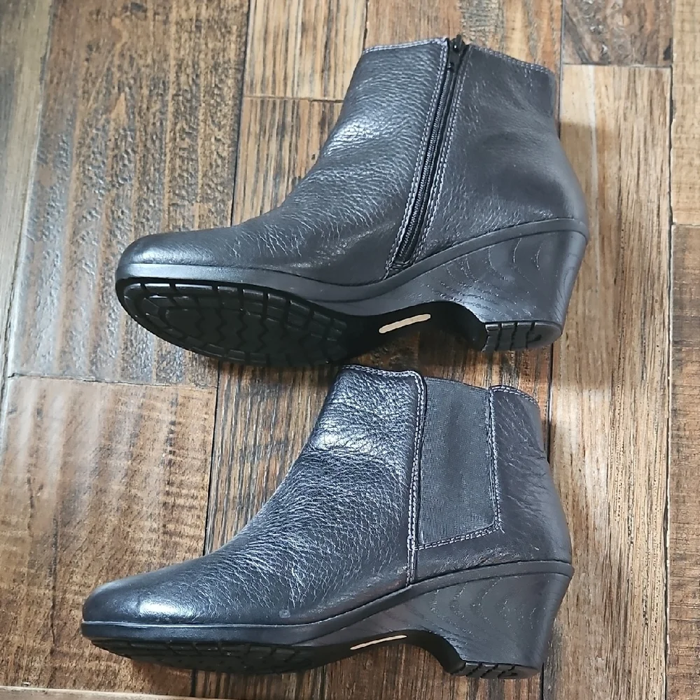 Softspots‎ Black Ankle Booties